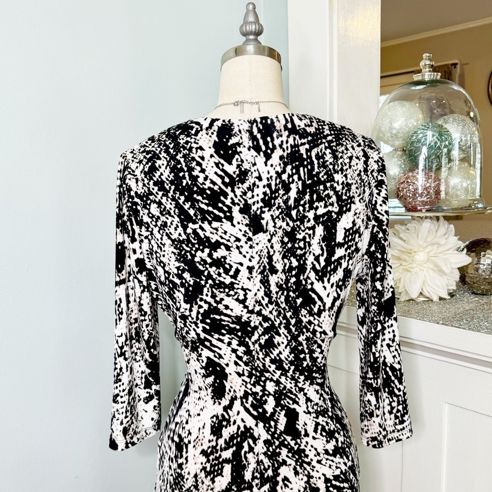 Calvin Klein V-Neck Faux Wrap Sheath Dress Black & White Print Size 6 - Picture 8 of 11